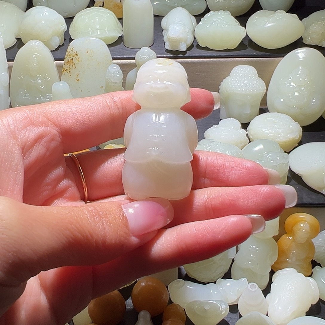 b***y和田玉未镶嵌颈饰