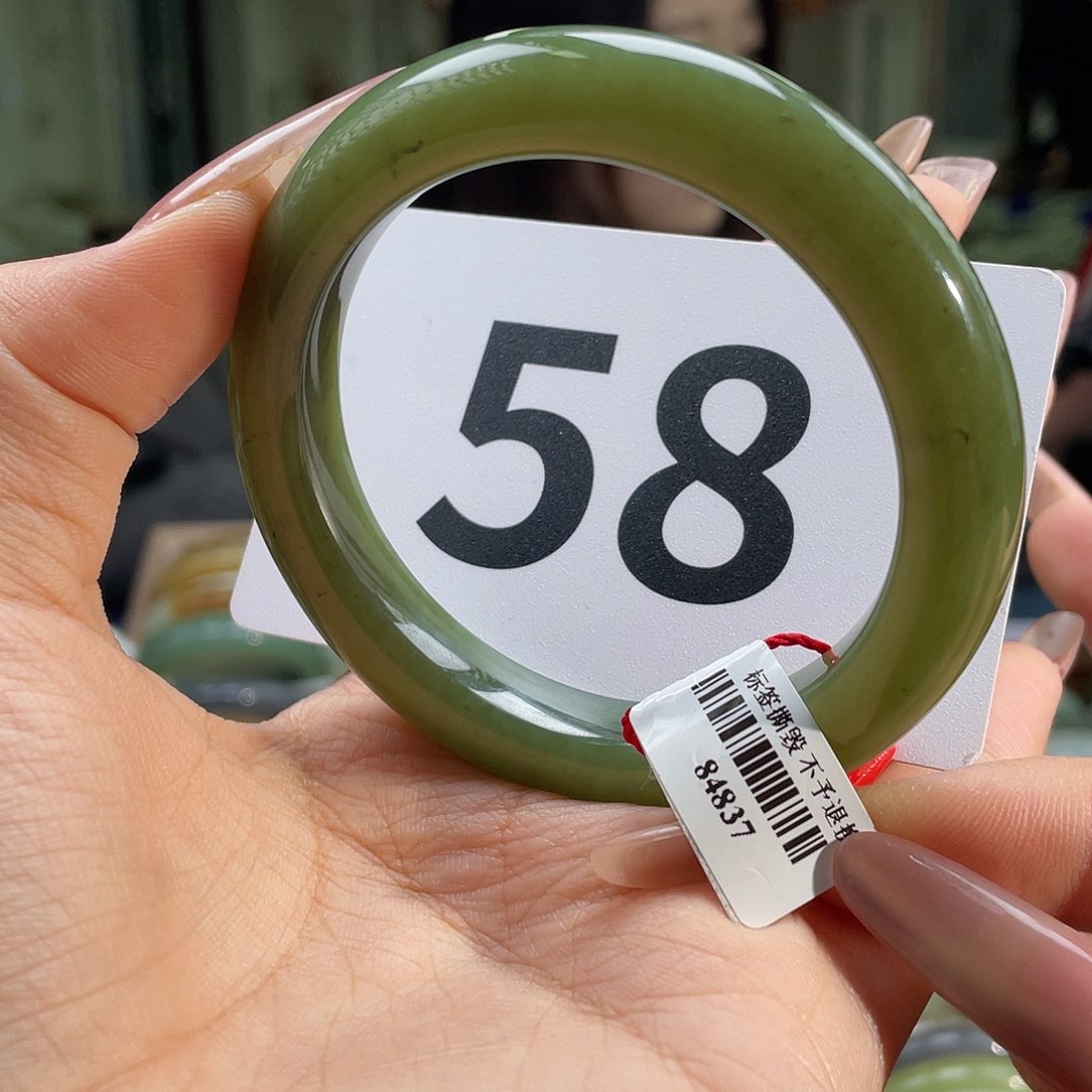 和田玉手镯未镶嵌纹