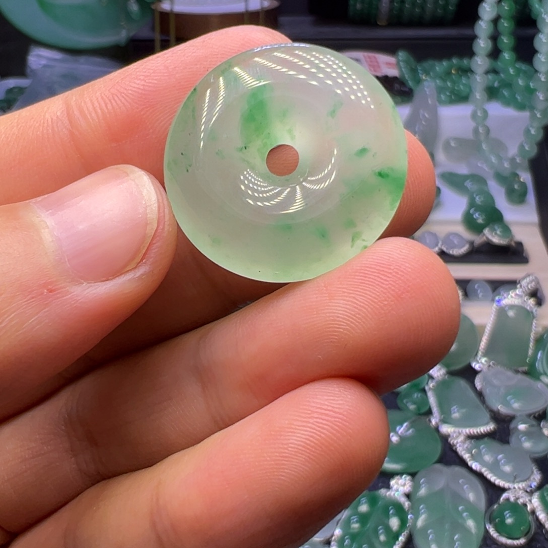 石英质玉（非洲翠）未镶嵌颈饰