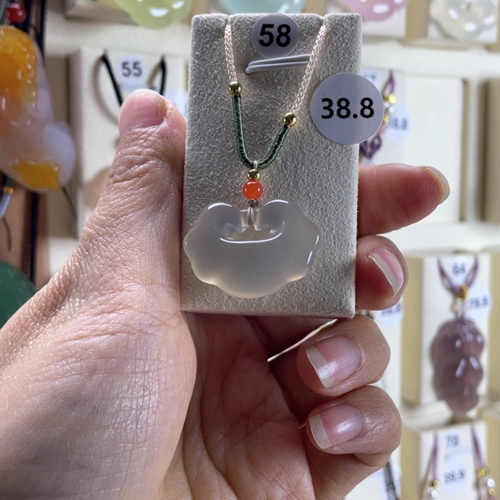 玛瑙/玉髓颈饰未镶嵌尤**?