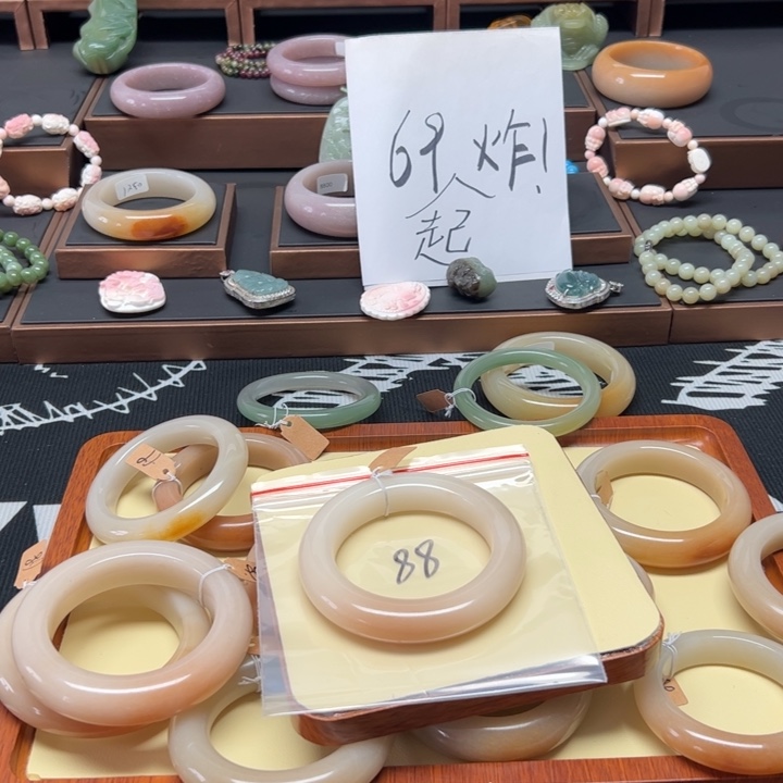 未镶嵌手镯石英质玉A***昵88