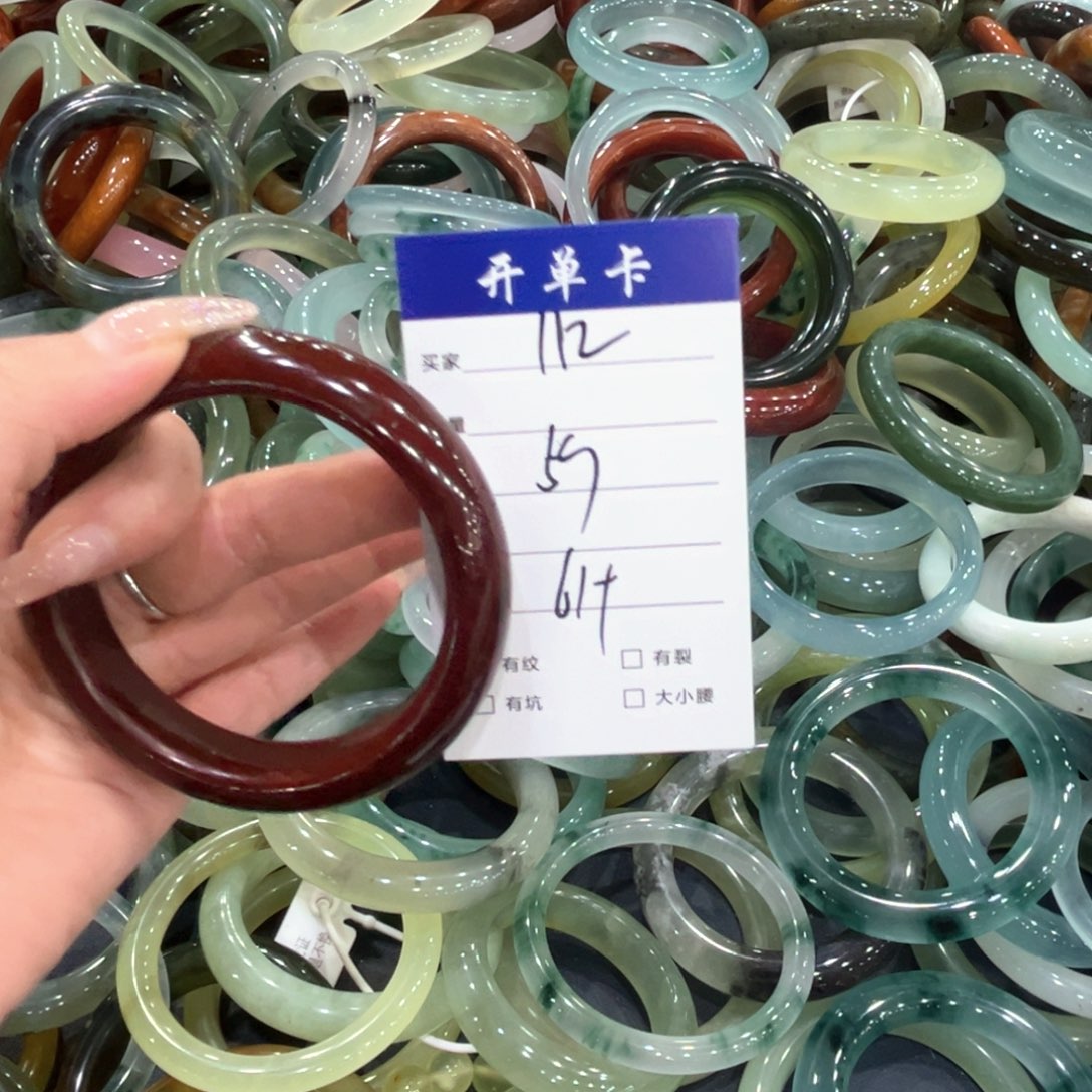 小***果蛇纹石玉未镶嵌手镯