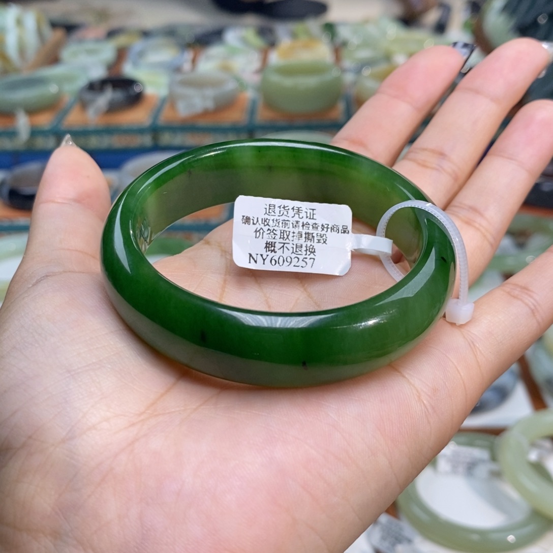 和田玉未镶嵌手镯和田玉俄碧果阳绿55