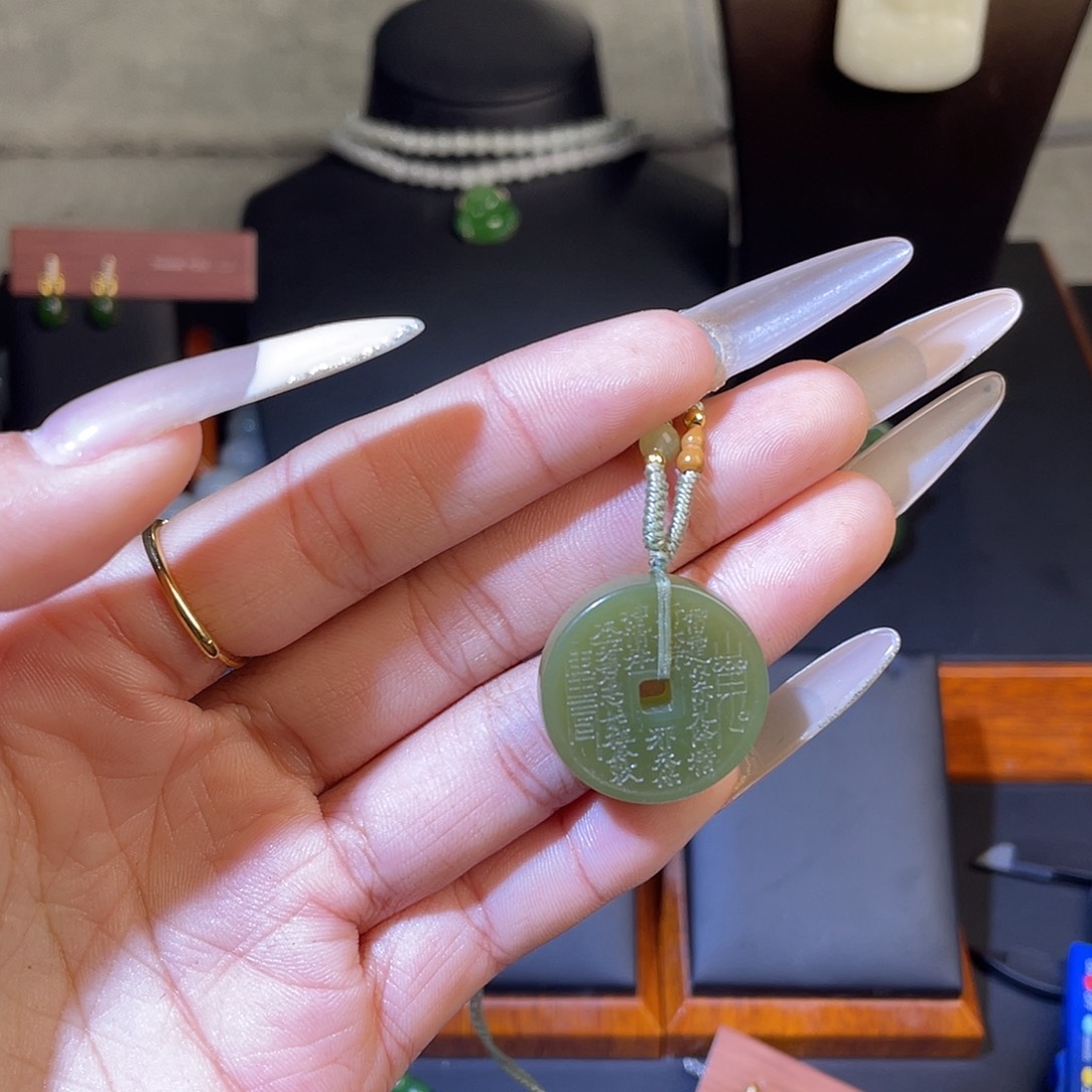 颈饰未镶嵌和田玉