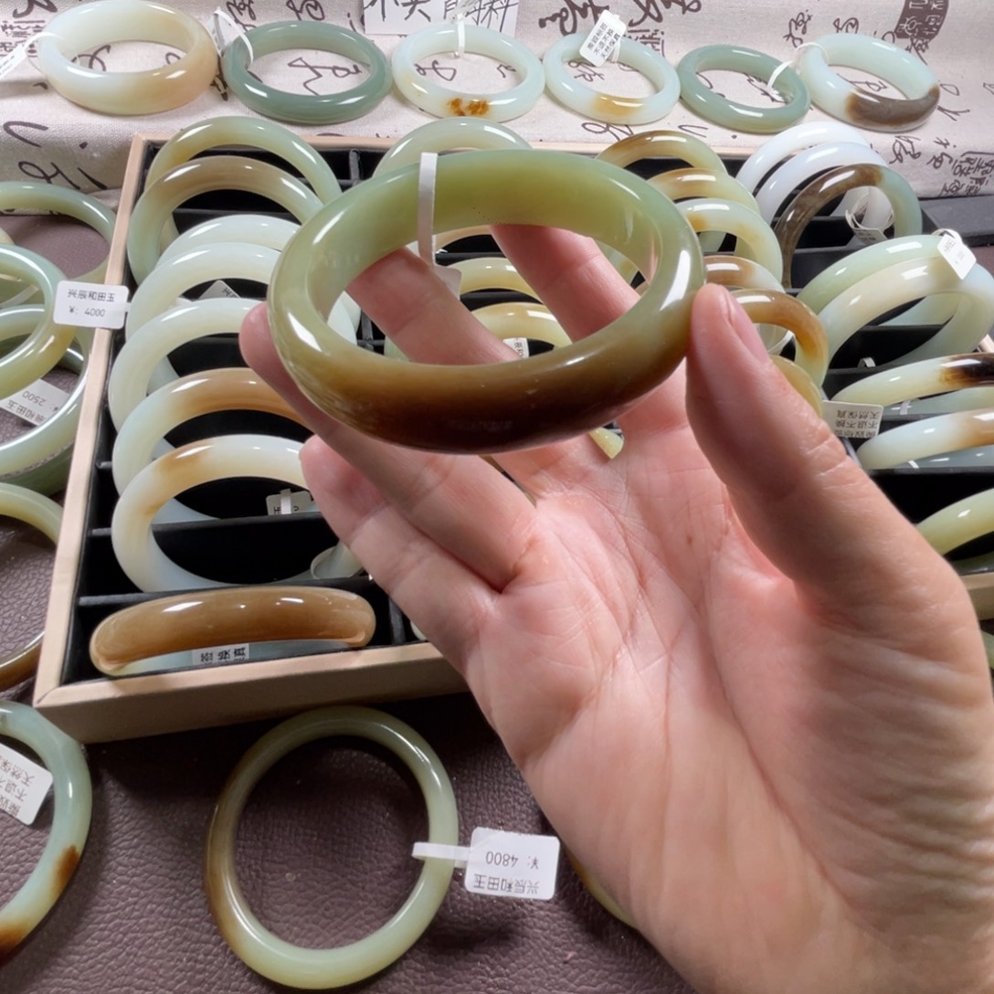 和田玉未镶嵌手镯