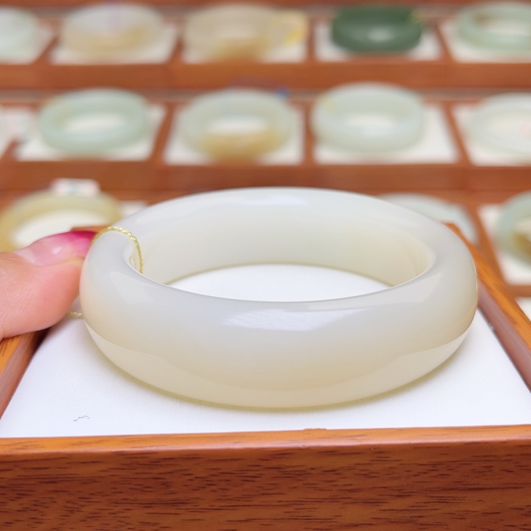 和田玉手镯未镶嵌56.3