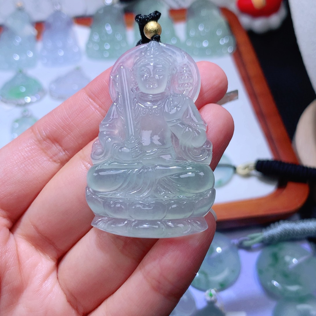 颈饰未镶嵌翡翠虚空藏