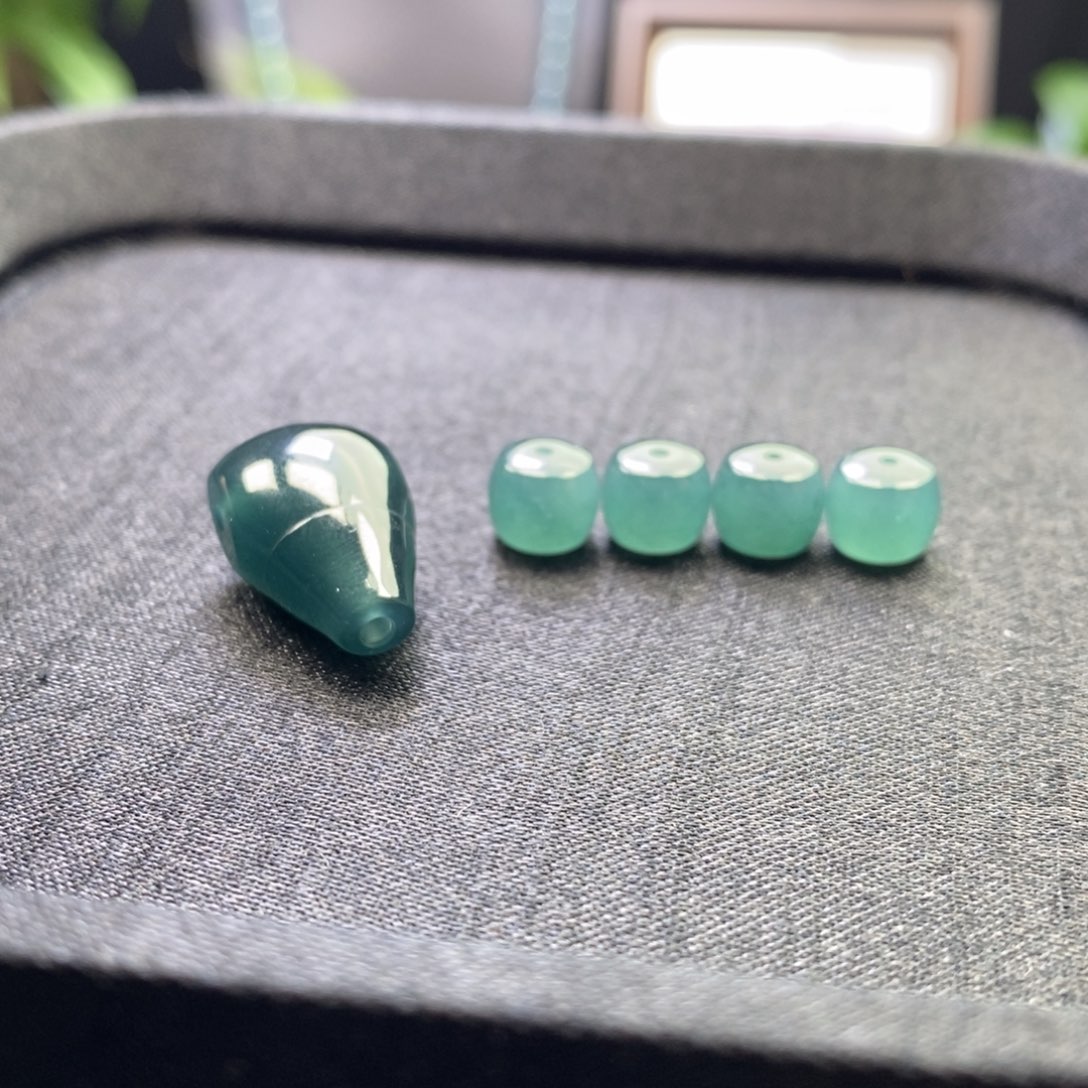 孙***6翡翠未镶嵌手串卡12左右三通