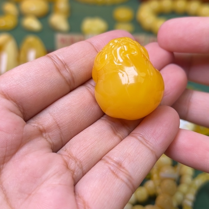 蜜蜡未镶嵌珠宝奇石