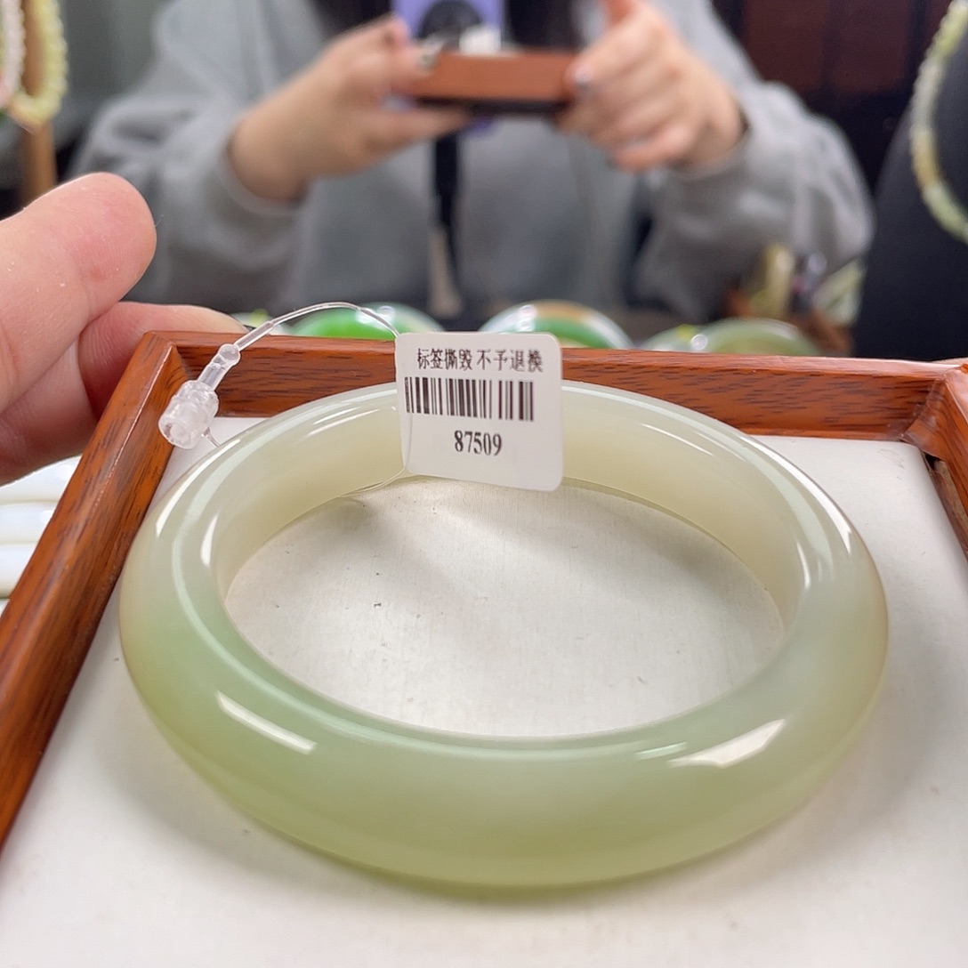 【闪购商品】和田玉手镯未镶嵌53-54