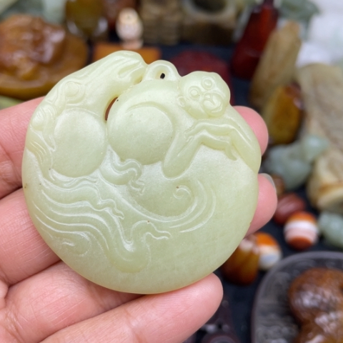 蛇纹石玉未镶嵌颈饰9