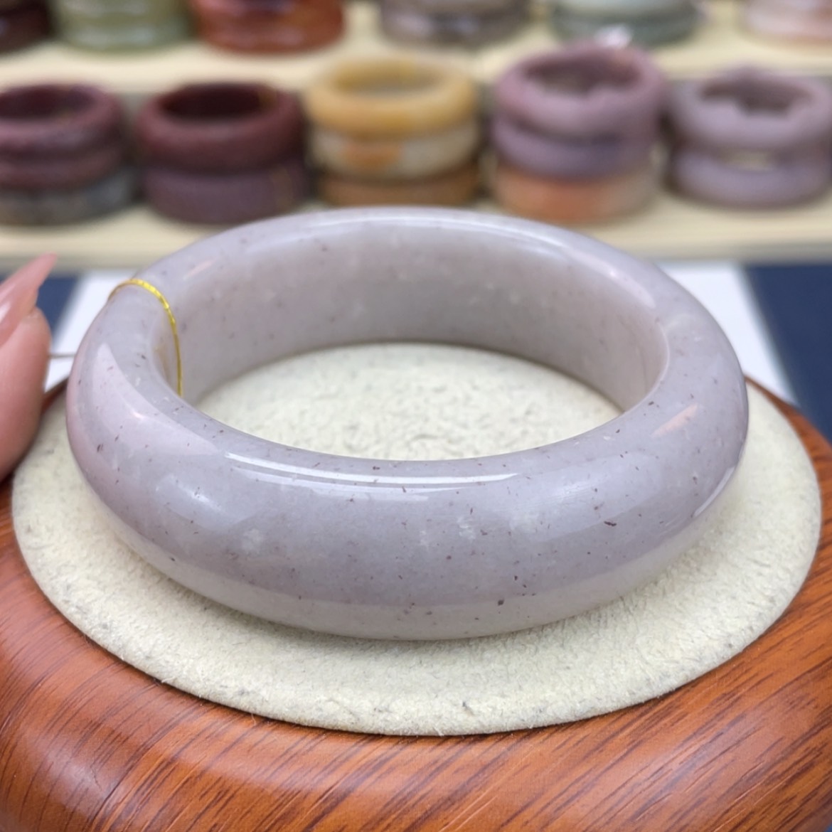 【闪购商品】石英质玉手镯未镶嵌