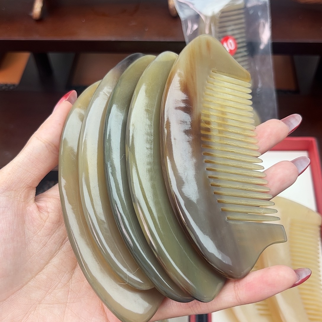纯手工制作纯牛角梳子
