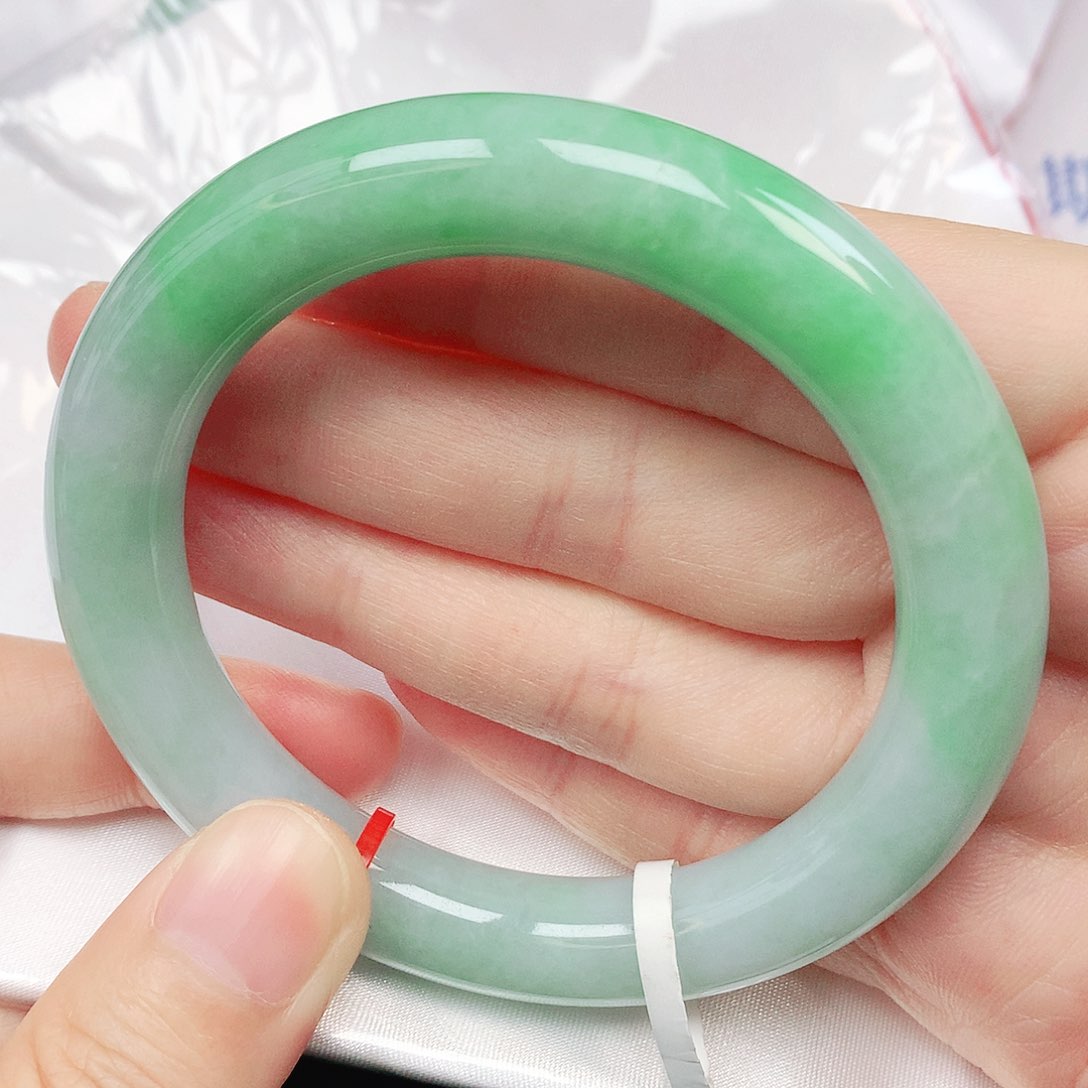 翡翠手镯未镶嵌抖音670