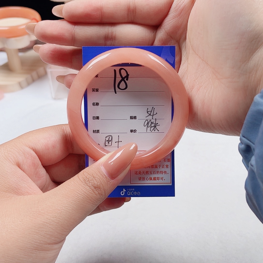 田***十石英质玉未镶嵌手镯