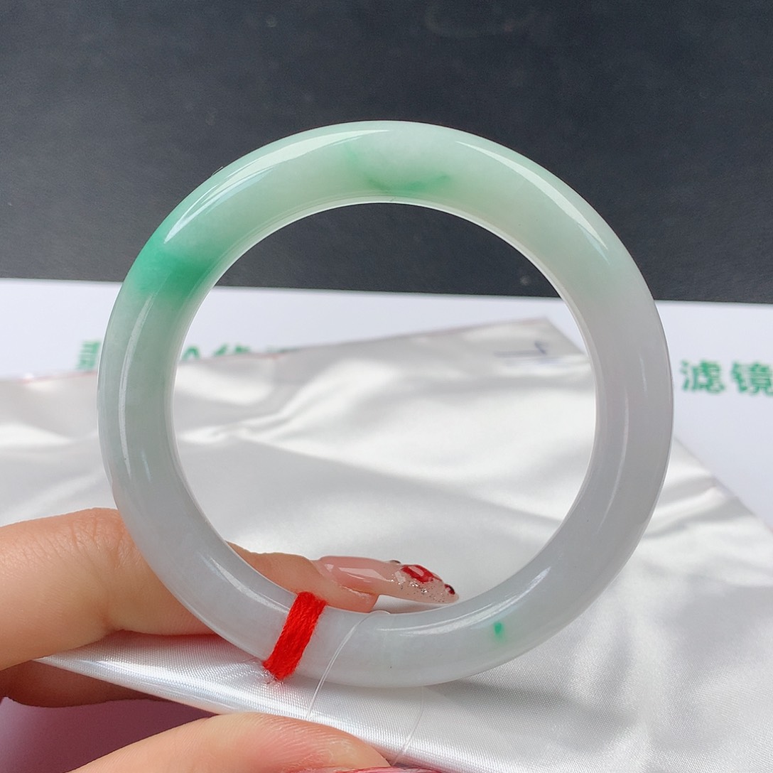 翡翠手镯未镶嵌不**糖55圆