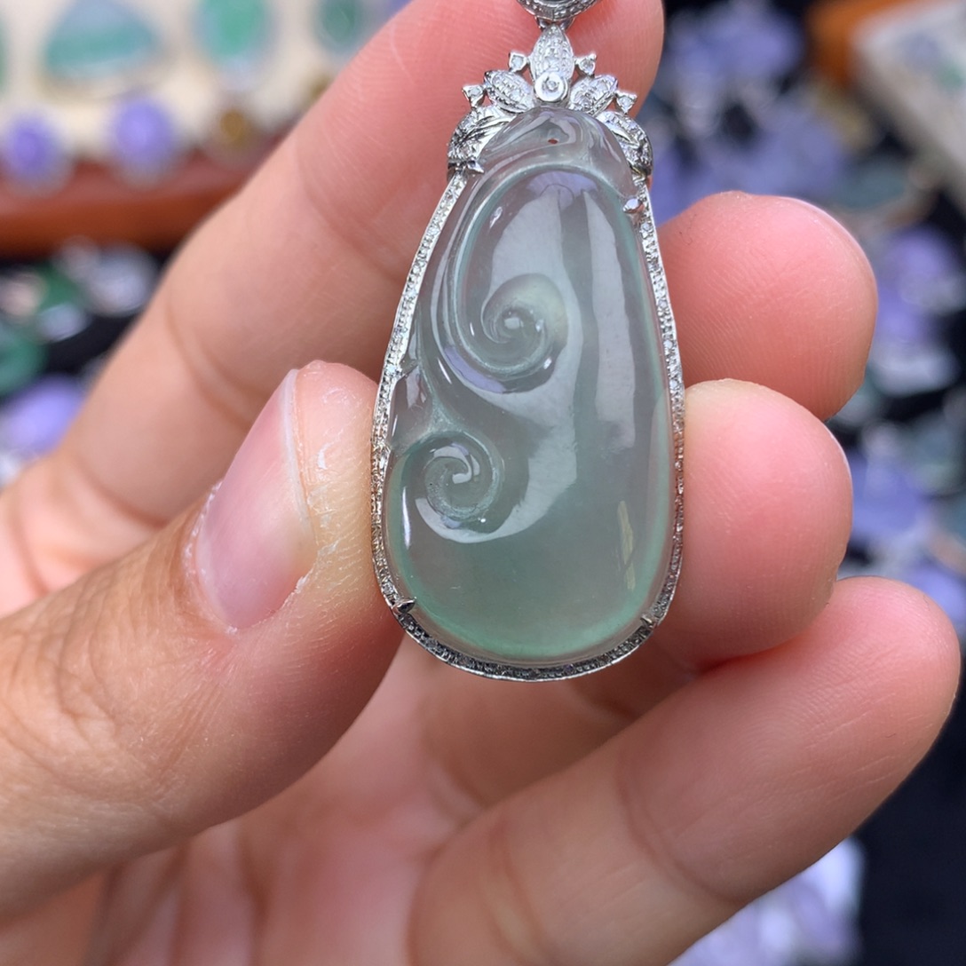 翡翠吊坠(不含链)18K金镶嵌