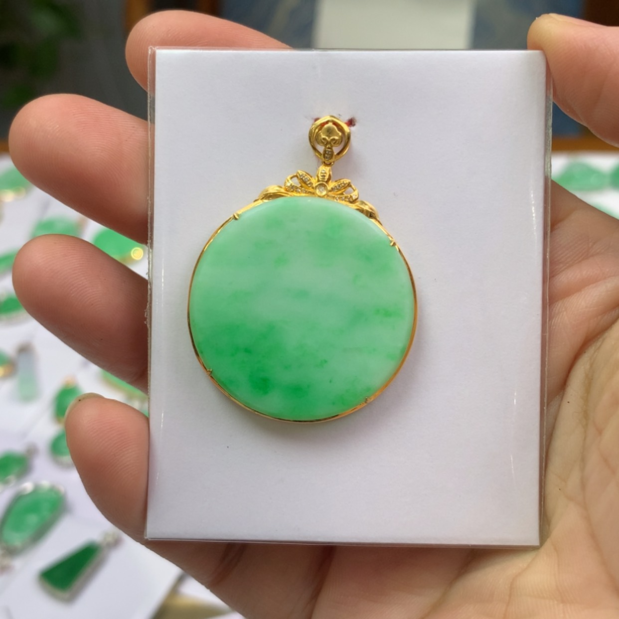 【闪购商品】翡翠颈饰18K金镶嵌两****咪翡翠首饰