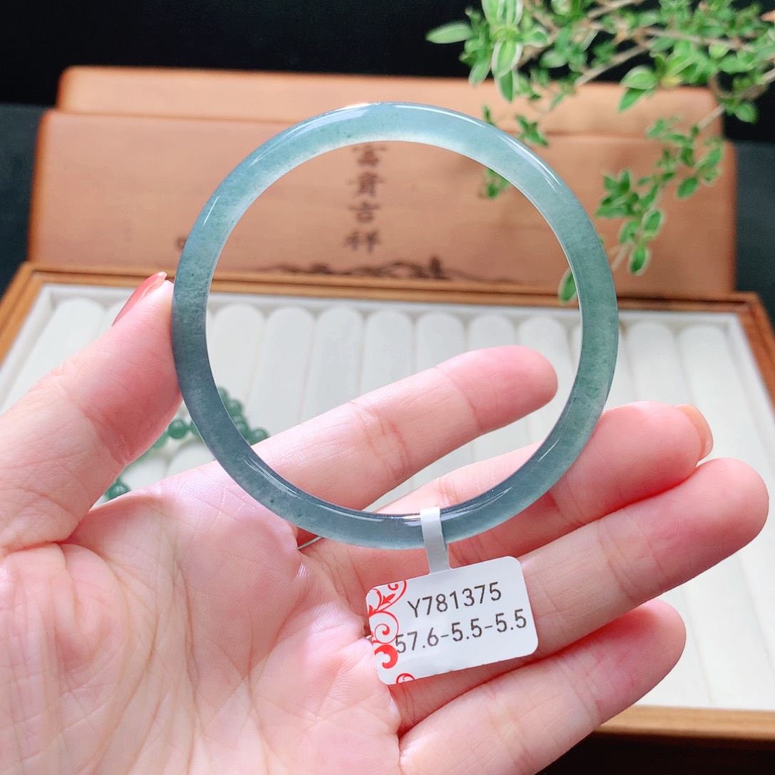 未镶嵌手镯（圆镯）翡翠