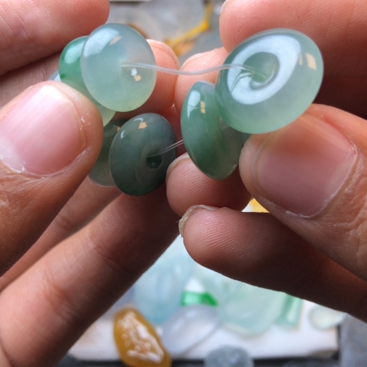 定制翡翠未镶嵌挂件