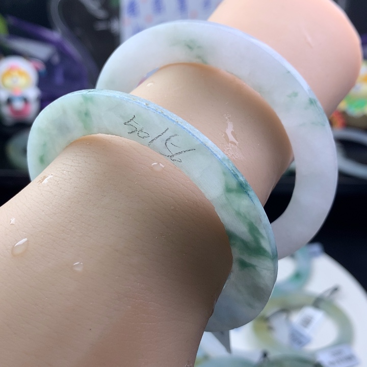 定制翡翠叮当镯未镶嵌特色飘花镯力推
