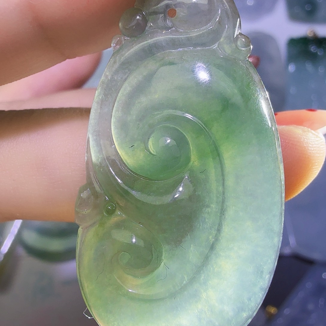 翡翠颈饰未镶嵌如意