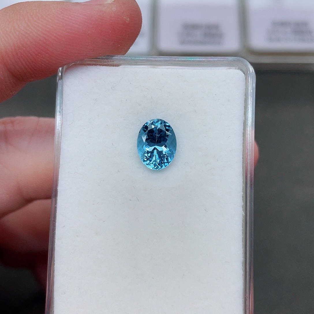 海蓝宝石裸石未镶嵌1.86克拉超级圣玛丽亚璀璨吉尔德证书