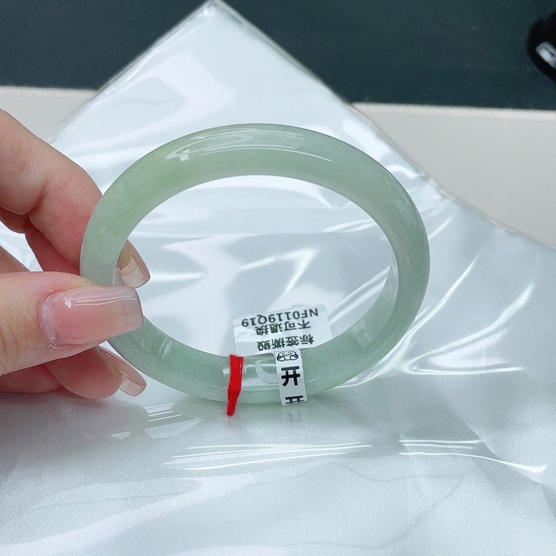 翡翠手镯未镶嵌正58.6