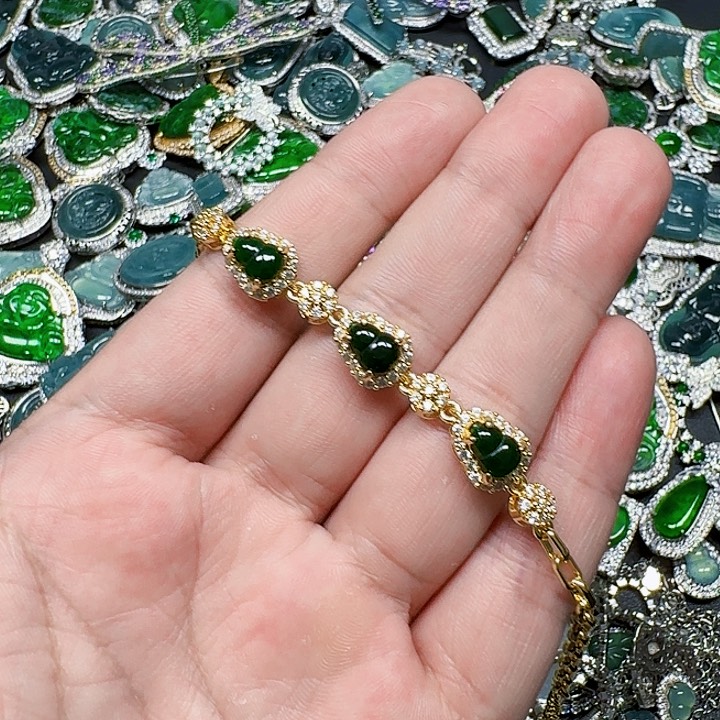 翡翠颈饰未镶嵌天然A货翡翠放漏