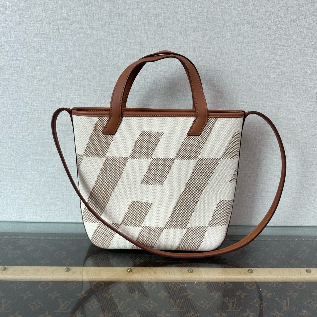 99新 Hermes/爱马仕 帆布拼皮菜篮子手提斜挎包 61427