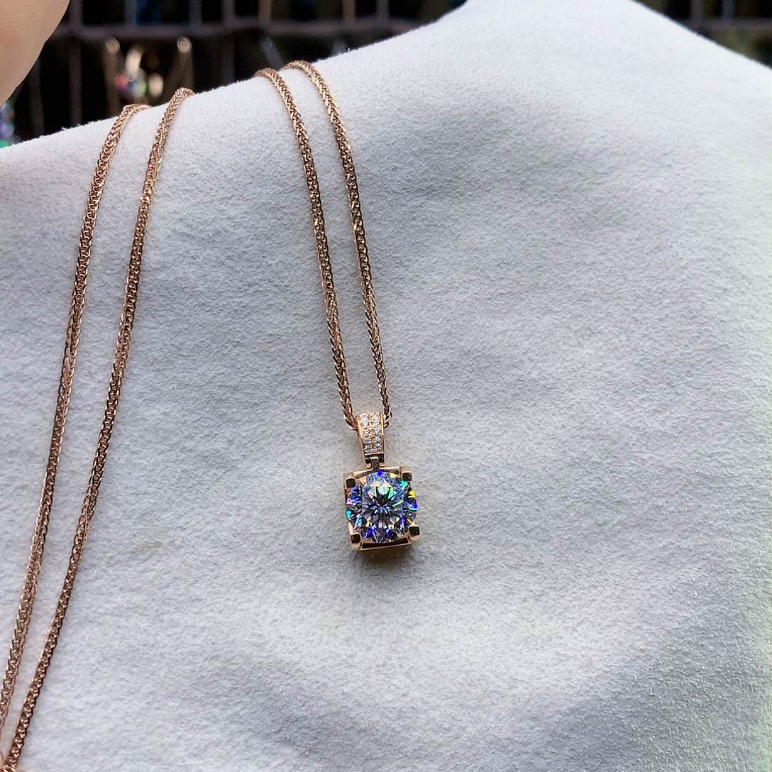 合成碳硅石（莫桑石）吊坠(赠链)18K金镶嵌?****