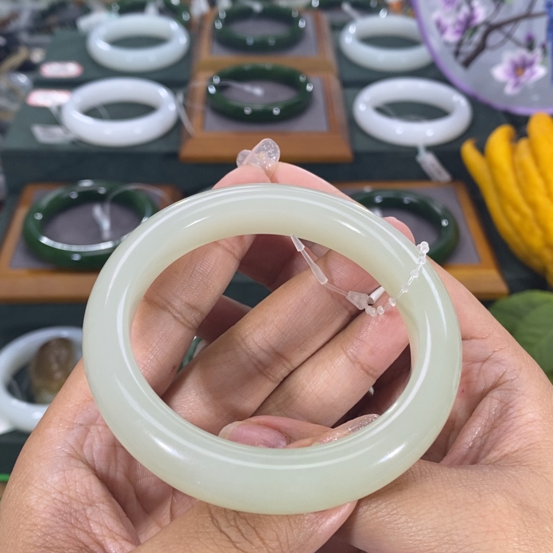 和田玉手镯未镶嵌