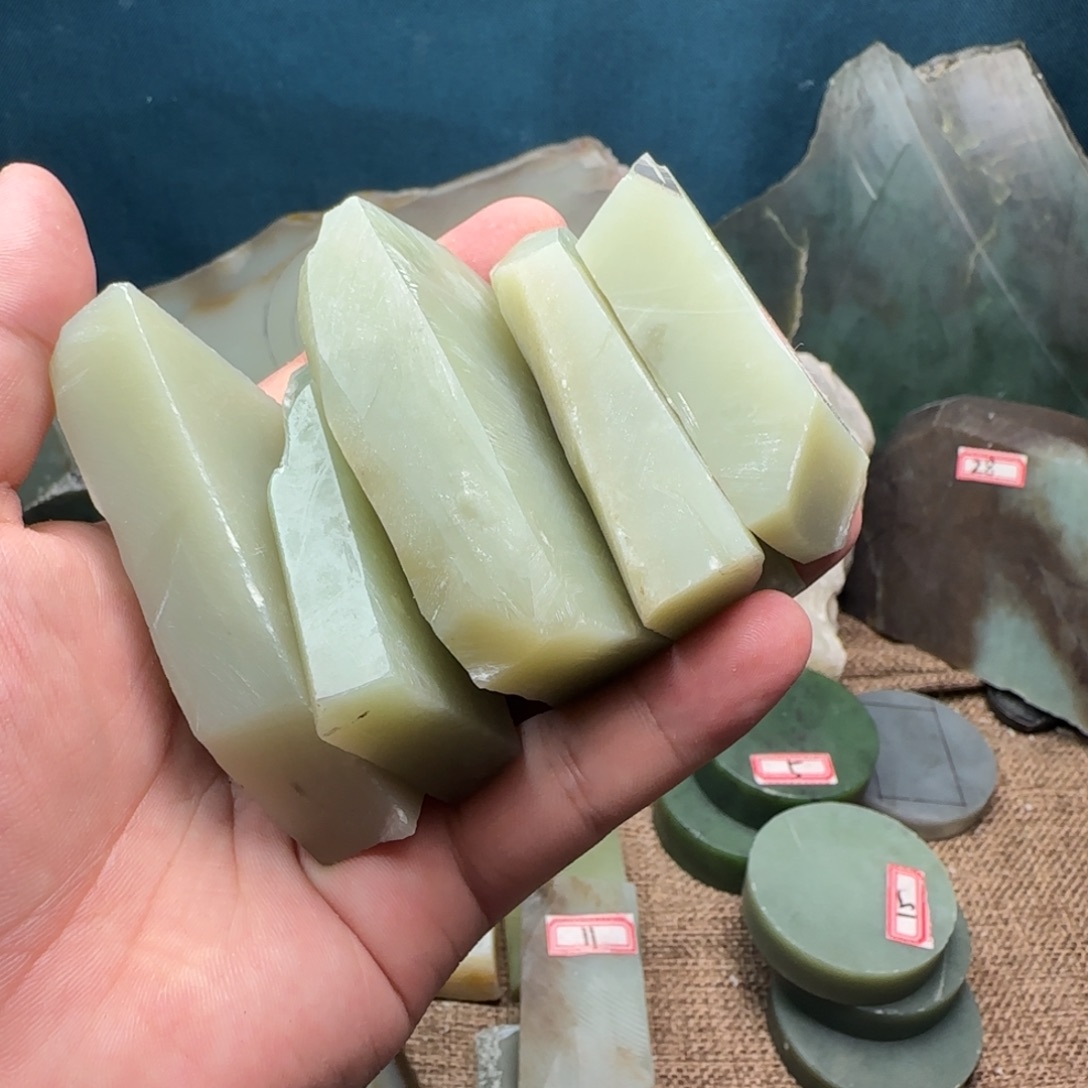 诺***和田玉（糖玉）未镶嵌珠宝奇石