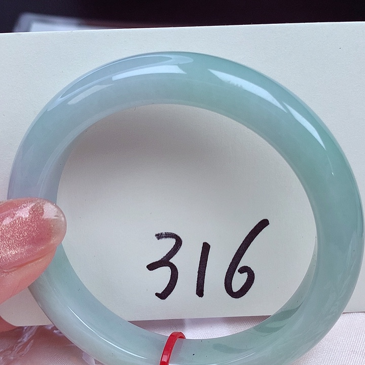 翡翠手镯未镶嵌翡翠