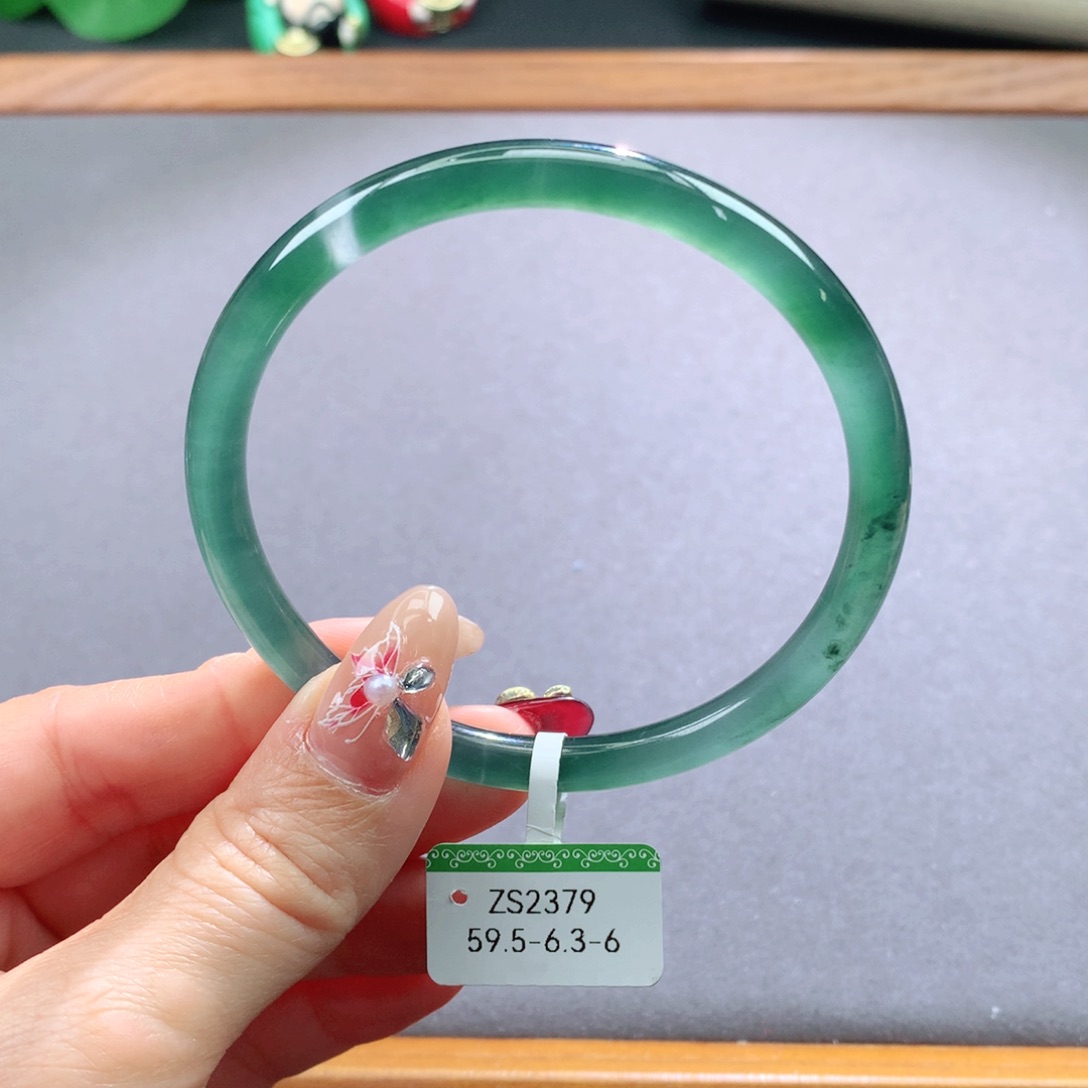 翡翠手镯未镶嵌天然翡翠手镯叮当镯