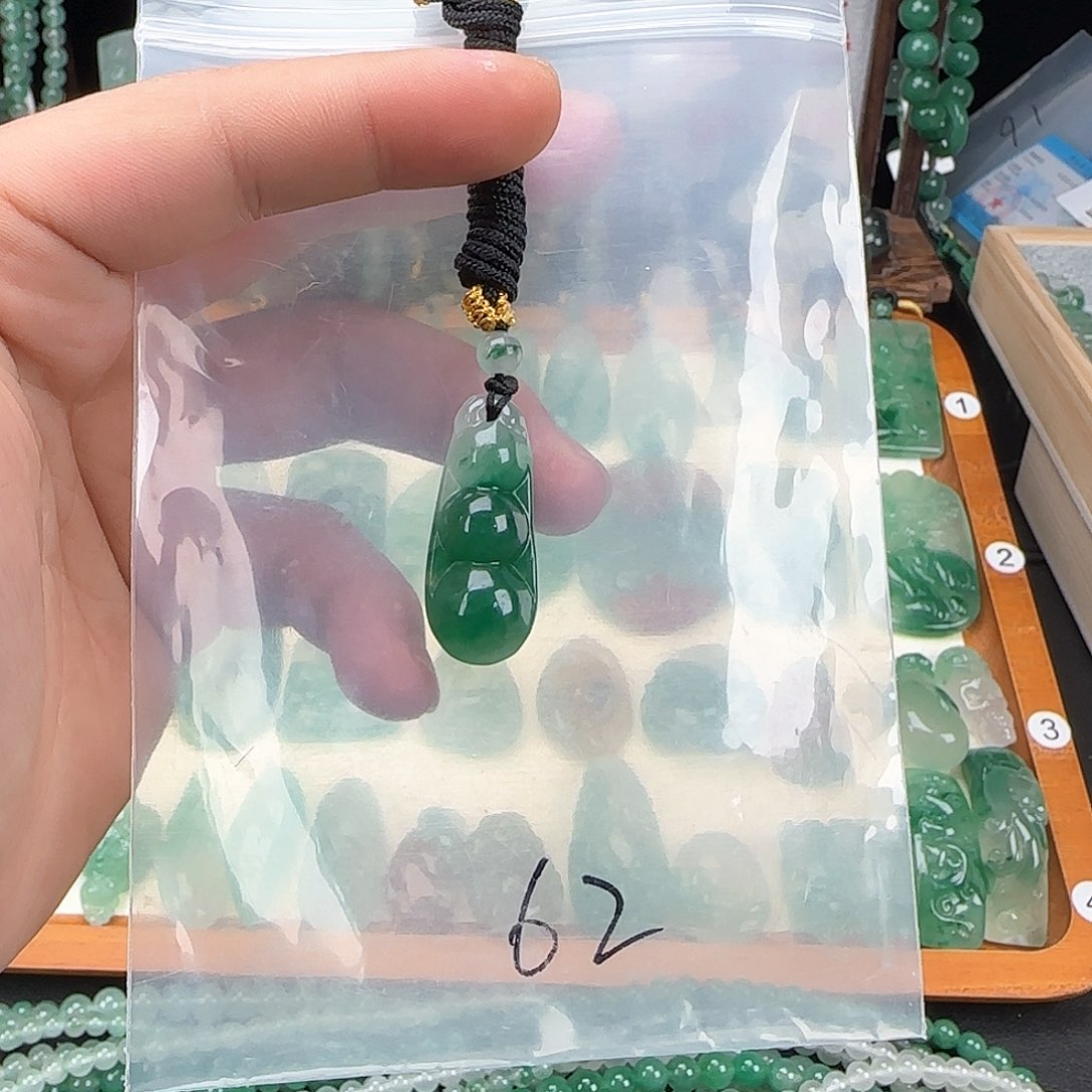 石英质玉颈饰未镶嵌
