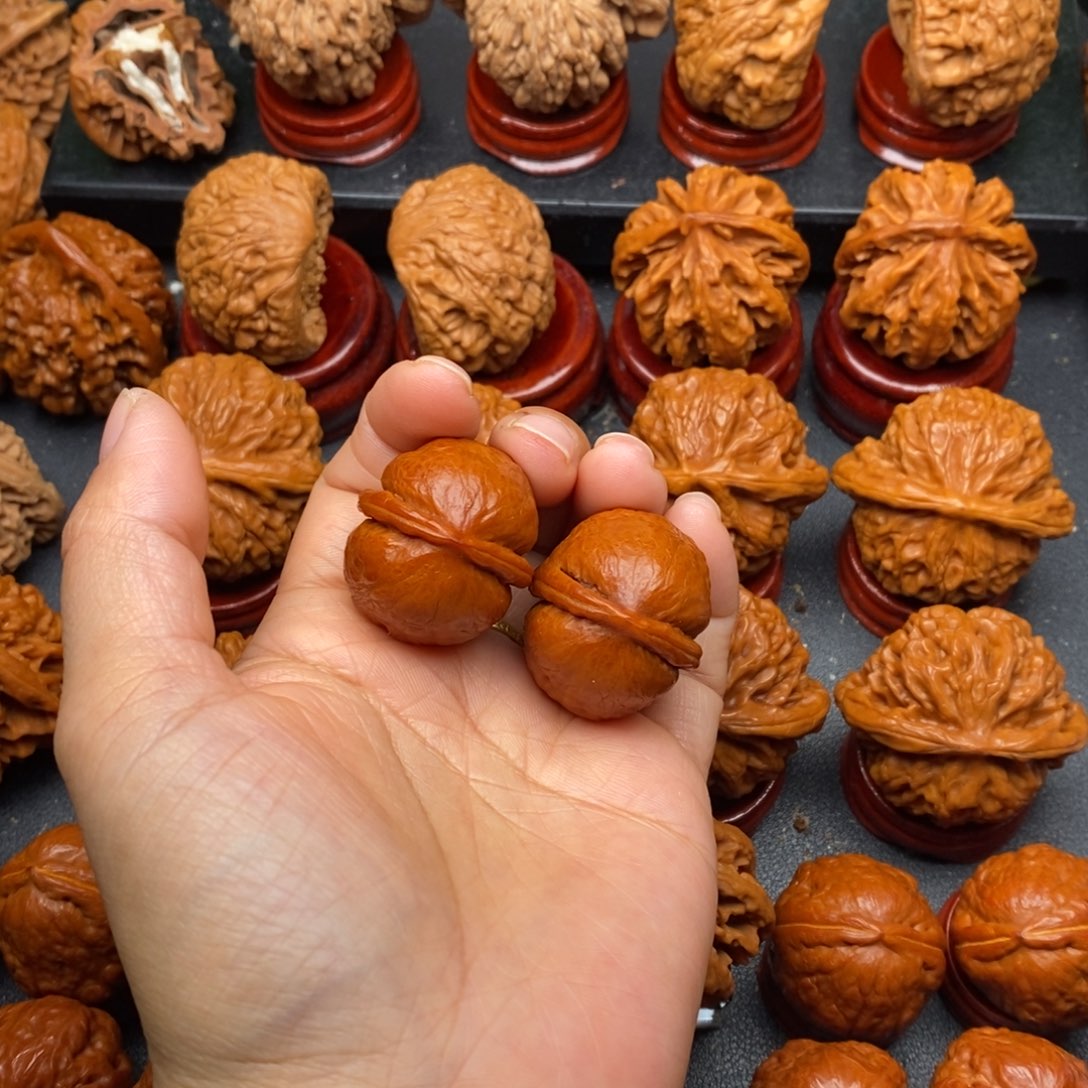 直***酸文玩核桃把件海豚