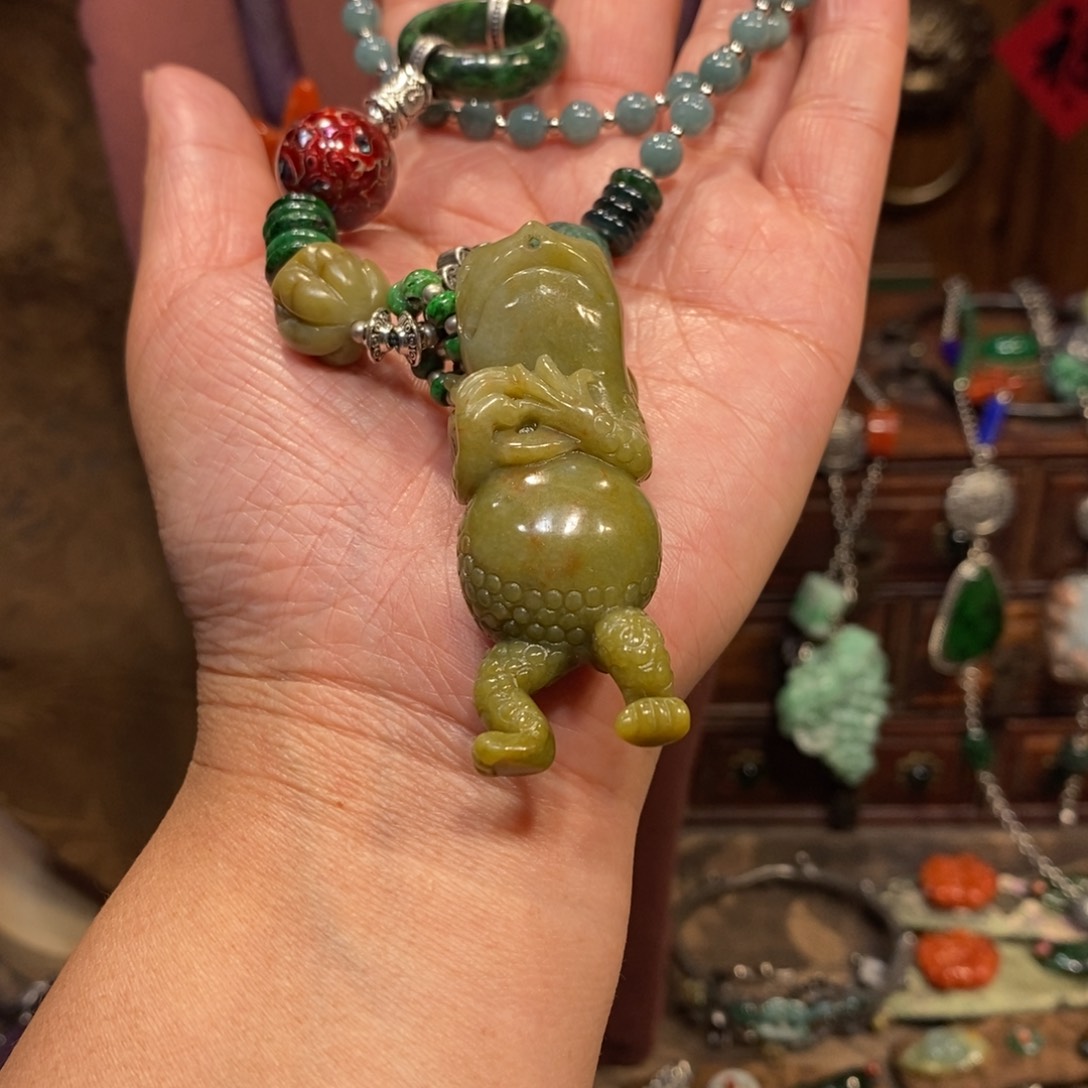 翡翠吊坠(赠链)未镶嵌