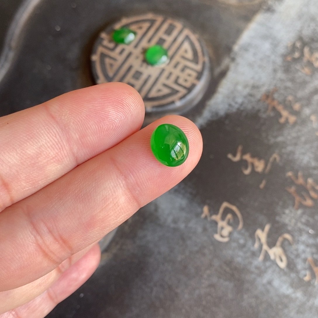 翡翠裸石岚*浓阳绿蛋面