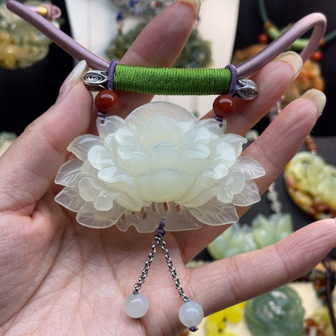 蛇纹石玉未镶嵌颈饰