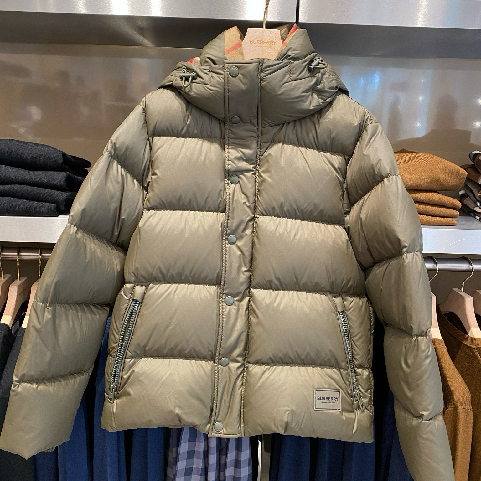 未使用 BURBERRY/博柏利 男款羽绒服 连帽款 字母标