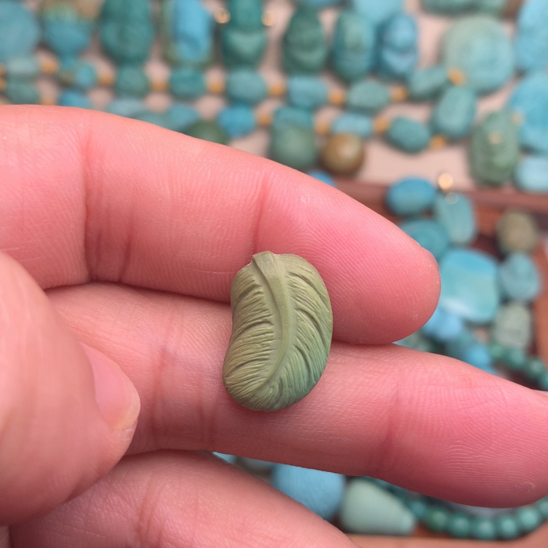 绿松石未镶嵌颈饰