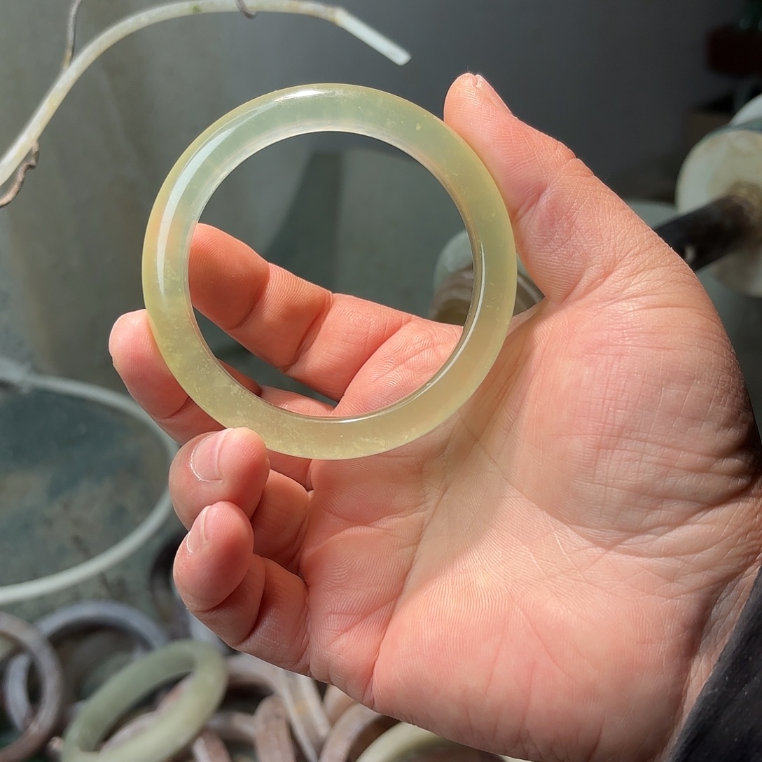 已***置蛇纹石玉未镶嵌手镯