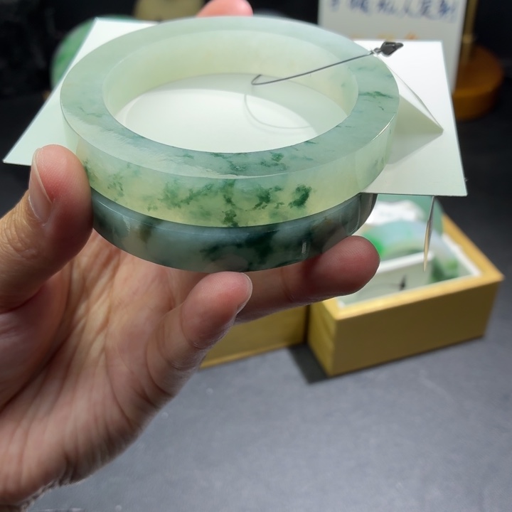 定制翡翠未镶嵌翡翠手镯