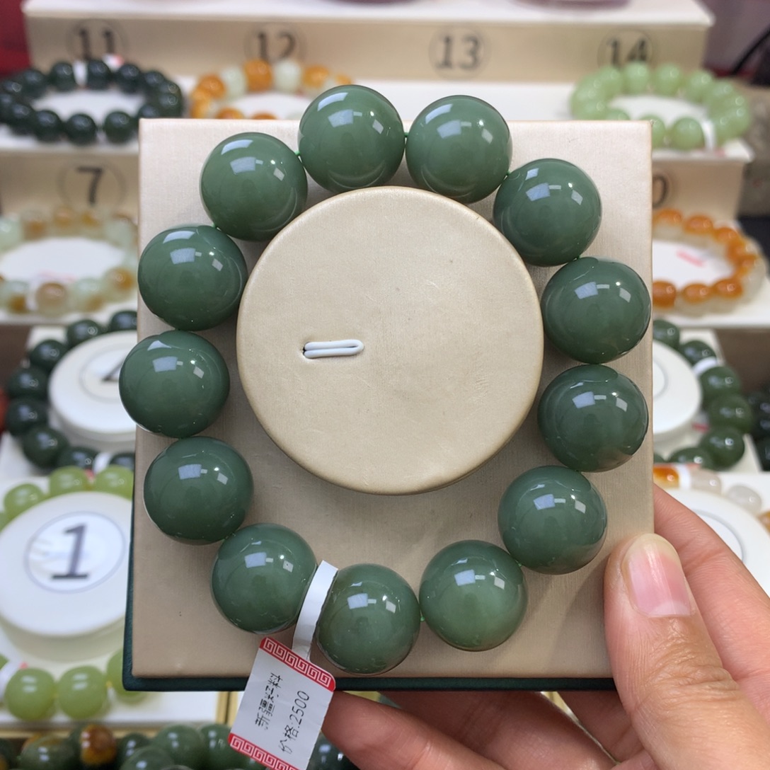 笑***生和田玉未镶嵌手链