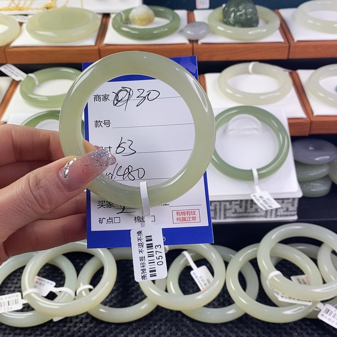 和田玉手镯未镶嵌里*.