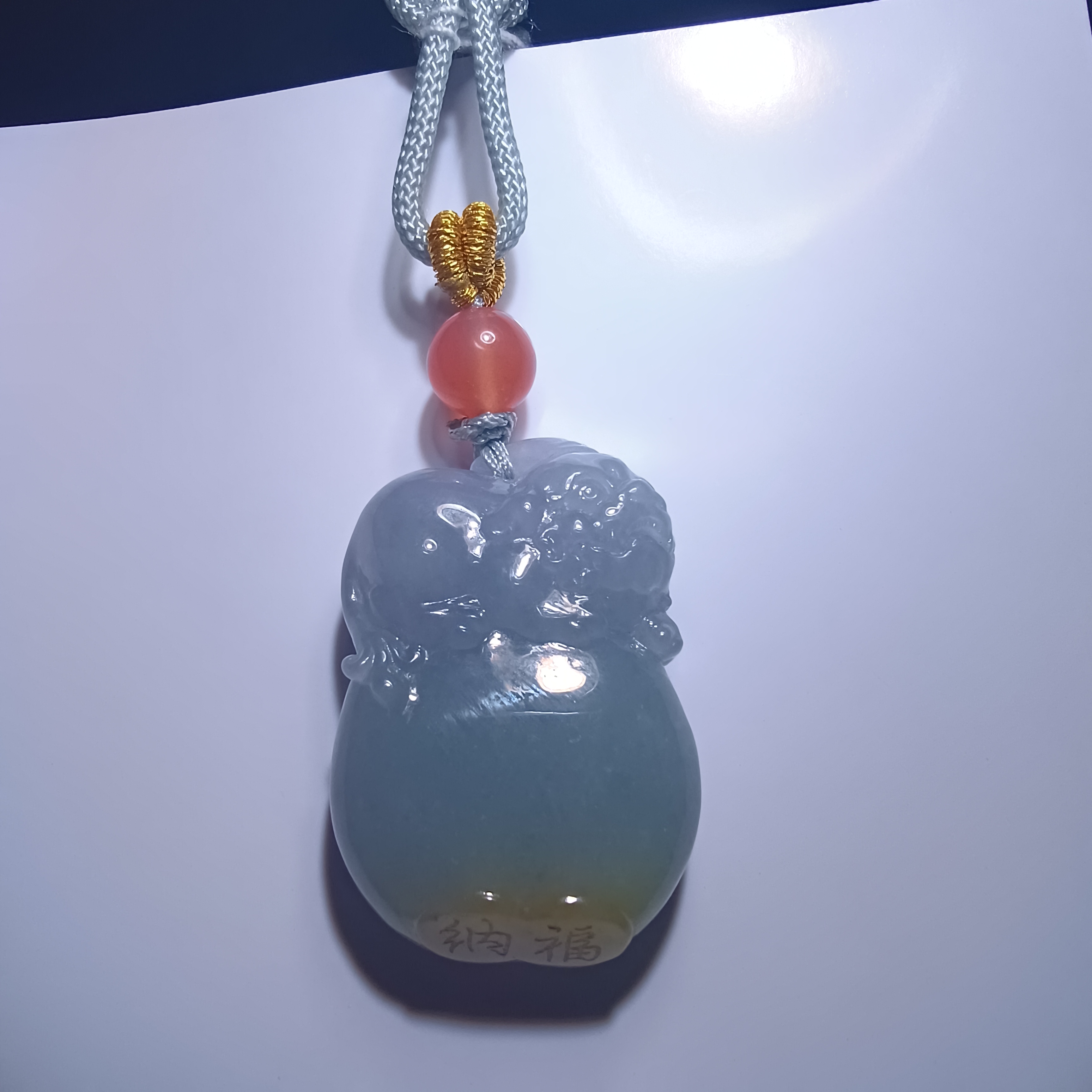 翡翠貔貅：八方来财，天赐祥瑞气质挂坠精美雕刻精致坠链时尚双色