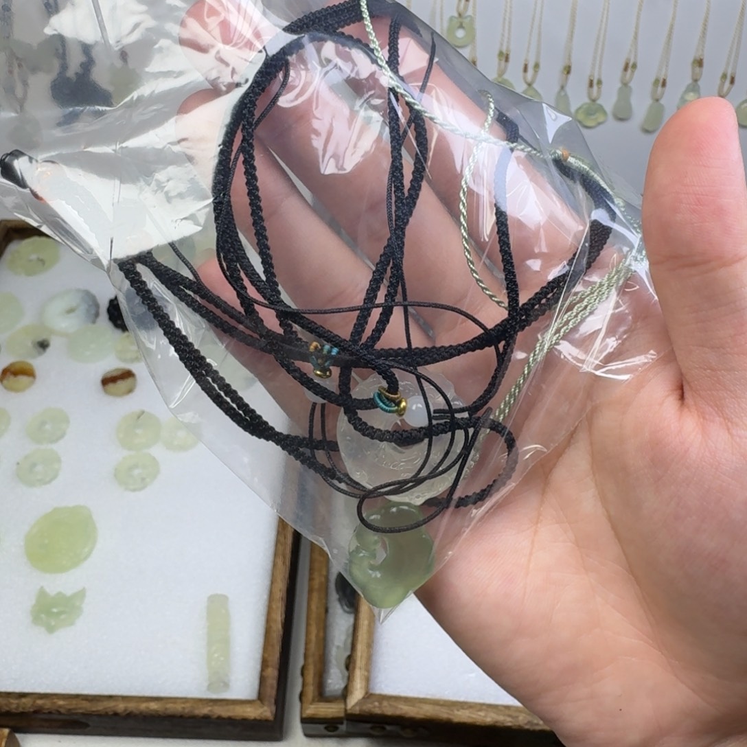 4***7蛇纹石玉未镶嵌吊坠