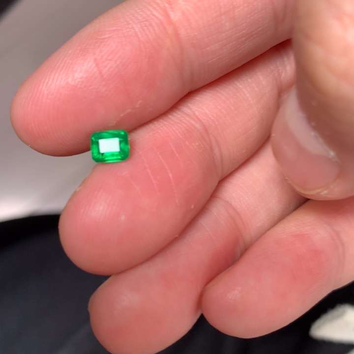 祖母绿裸石未镶嵌