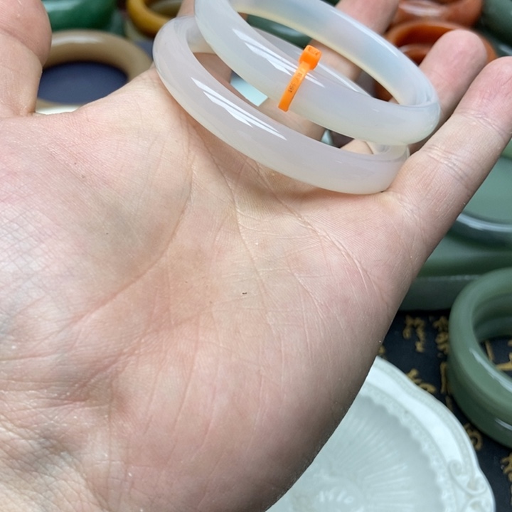 石英质玉未镶嵌手镯
